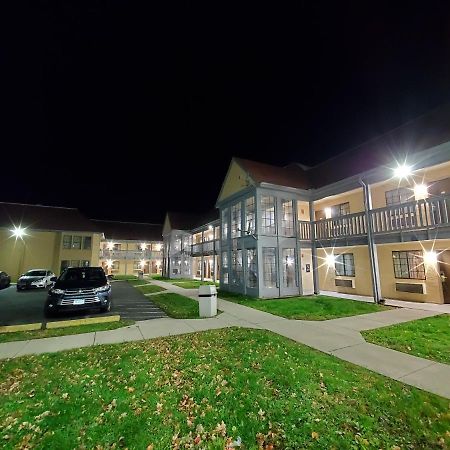 Travel Inn Motel Hartford Exterior photo