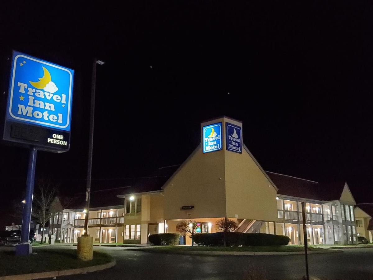 Travel Inn Motel Hartford Exterior photo