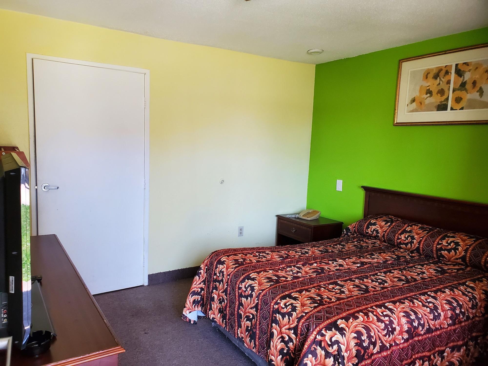 Travel Inn Motel Hartford Exterior photo